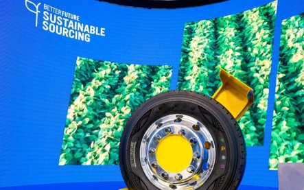 Goodyear revela pneu de caminhão de material sustentável de 63%